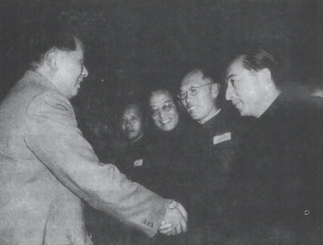 1949年，满族将军径直坐到毛主席身边，毛主席：你可算张作霖余孽