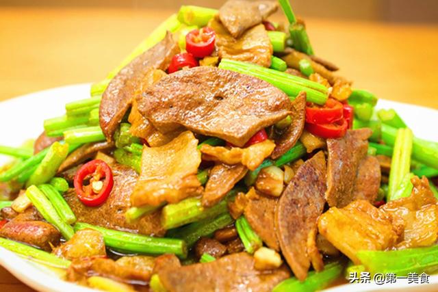 这5种食物钙含量比牛奶高！5种“黄金搭配”，把钙“锁”进骨骼