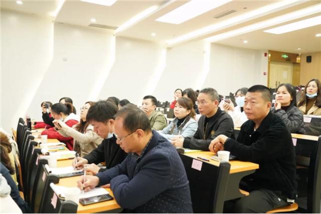 勠力同心 共研共进——乐山市五通桥区开展小学语文教研交流活动