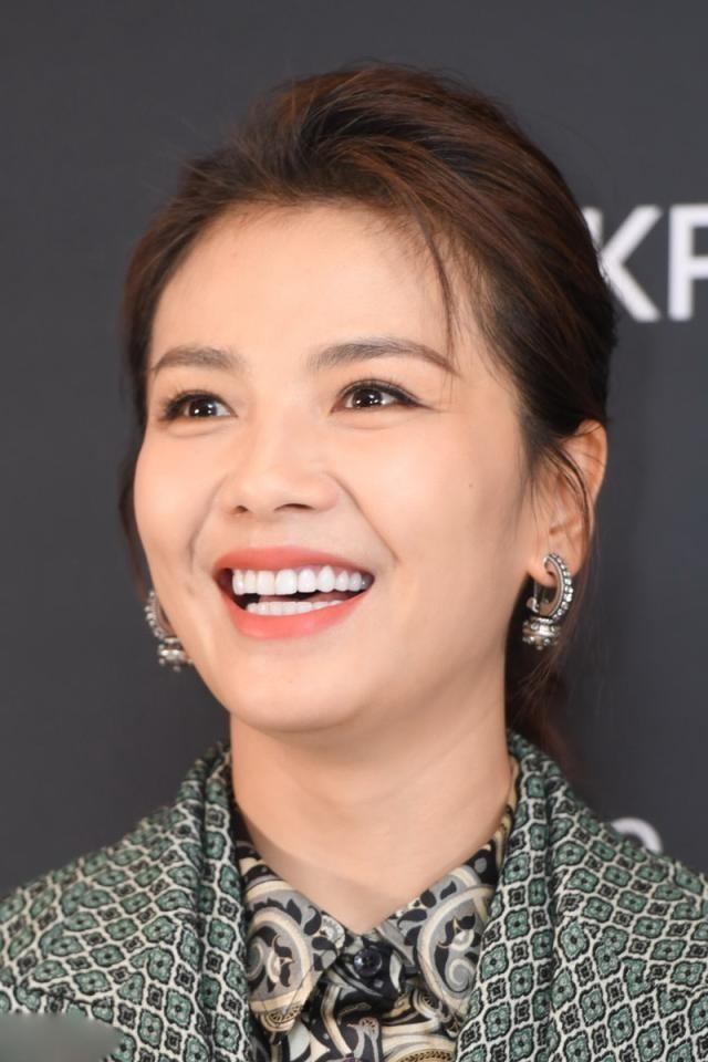 高圆圆面部分析(高圆圆整牙后面部变化)