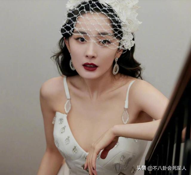 张雨绮的胸，戚薇的腿，田静的臀，这些80后女演员的身材都很美。
(图29)