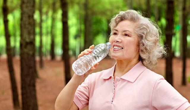 谁说糖尿病患者不能吃馒头？实际上，真正不能吃的或是这4种食物