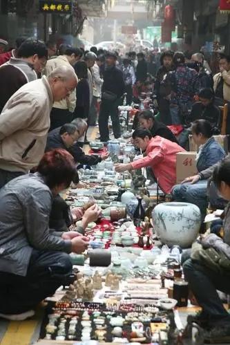 2016年，陕西警方在农家仓库挖出不能示人宝物，调查牵出惊天大案