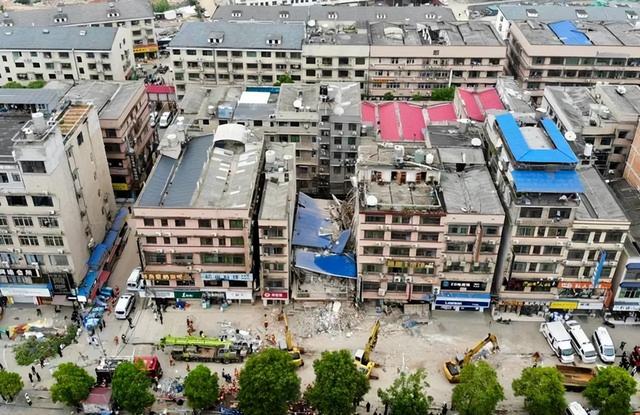 再抓两人！警方公布长沙自建房倒塌事故最新进展 救援已超100小时