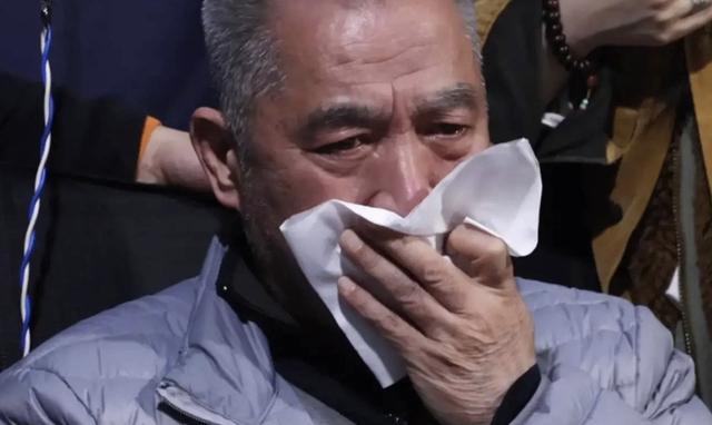 《人世间》背后故事：殷桃自扇耳光吓坏小演员，黄小蕾受伤不喊停