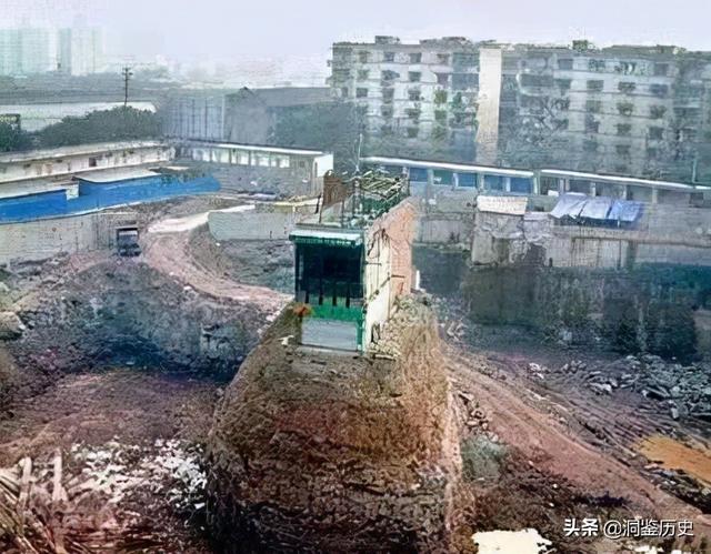 2016年武汉修地铁拆迁，女房主觉得1500万太少，法院：先拆再说