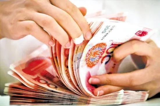 中国中等收入的金额范围是什么？中等收入群体有多少人？