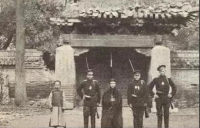 清朝灭亡后，皇族都去哪了？