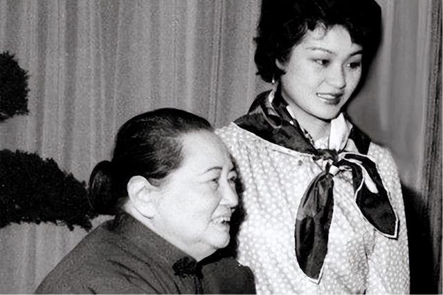 1949年，回家被战士挡在门口，生气的宋庆龄直冲三野司令部