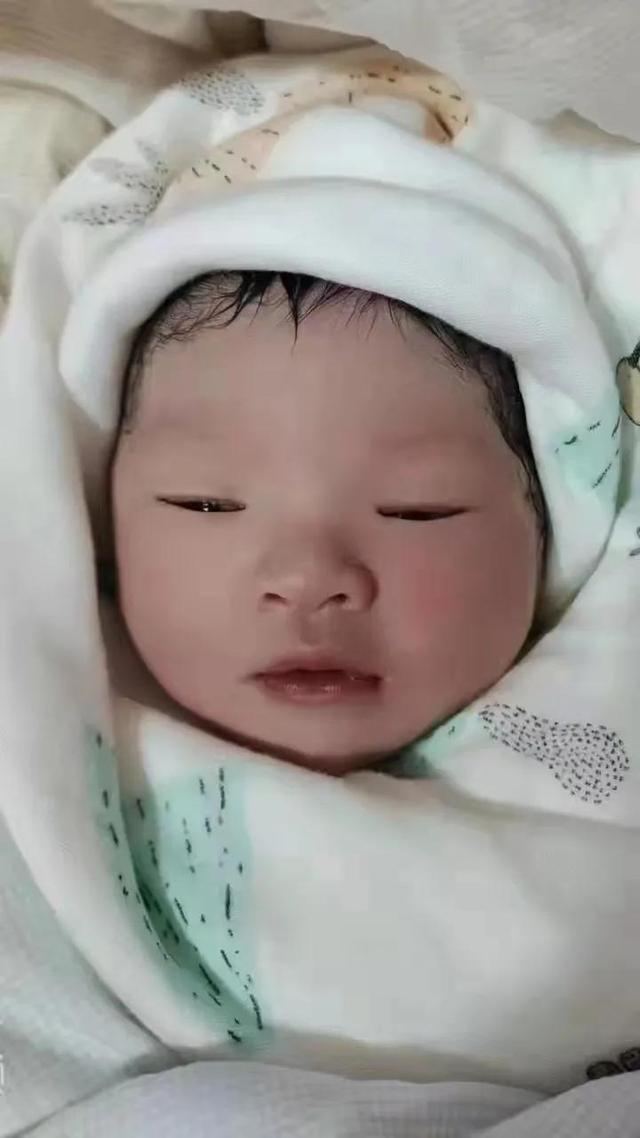 42岁三代试管一次成功，满月顺产无侧切