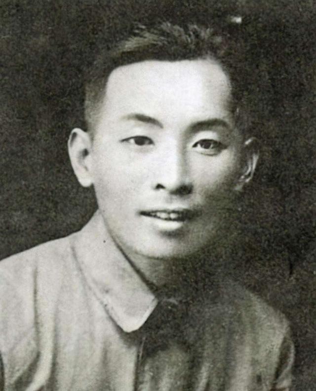 陈官庄全军覆没，杜聿明被俘后吐槽：邱疯子害了我