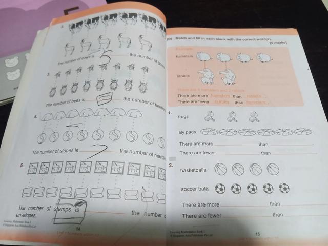 三岁娃儿爱折纸，读书，做题，做手工