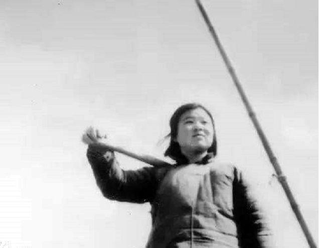 14岁小姑娘竟拒绝了毛主席开国大典的邀请，毛主席：再邀请一次