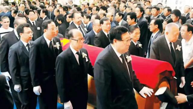 中国裸捐的富豪有哪些(中国裸捐首富第一人)