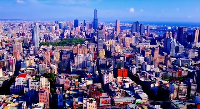 大震前兆？我国台湾8小时发生79次地震，路面出现10吨巨石