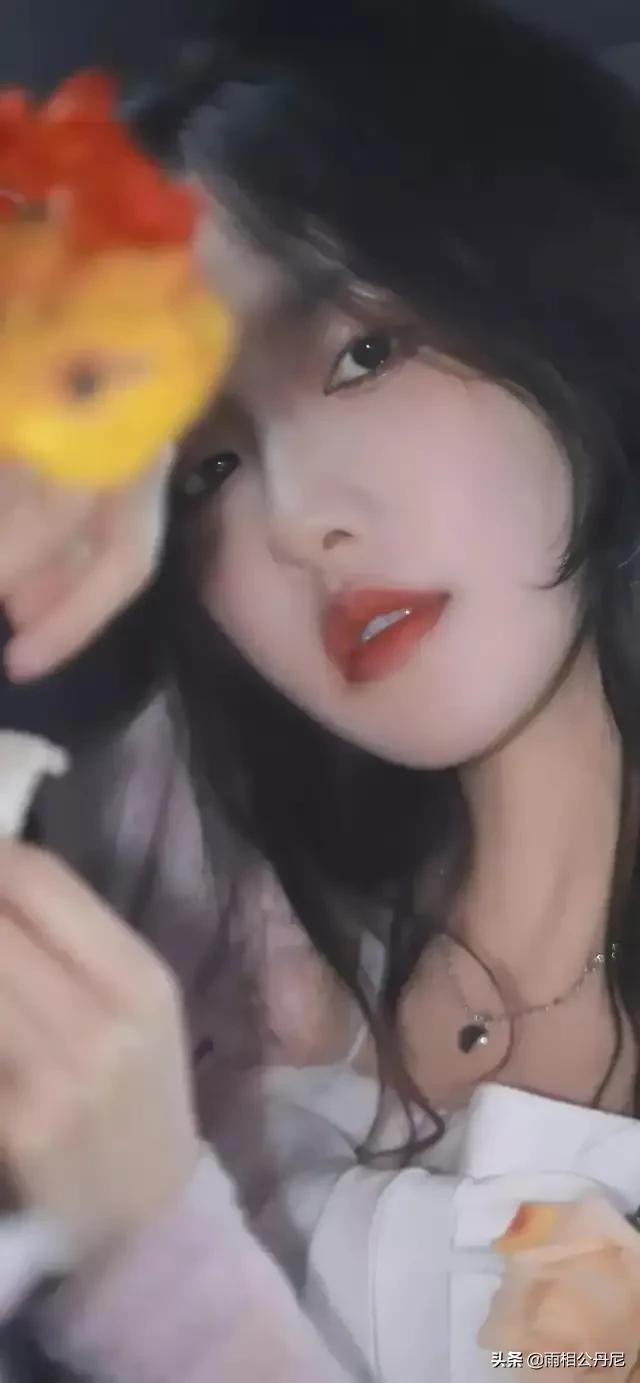 现代诗／只有夜色才配得上我