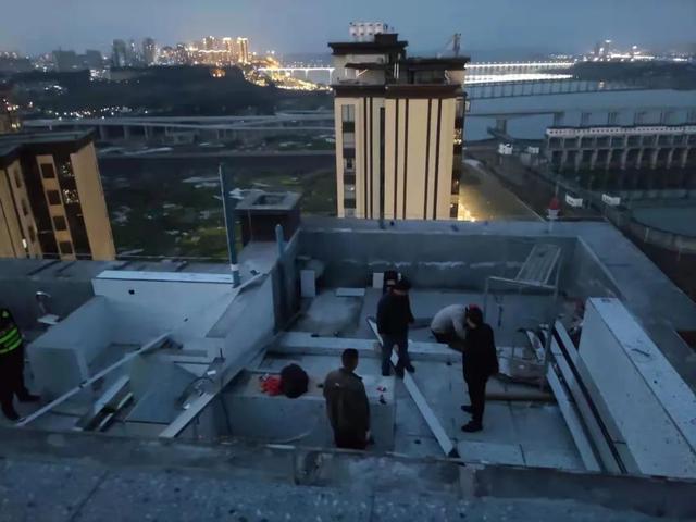 重拳出击！南充主城区一大波楼顶违建被拆除，快看有哪些