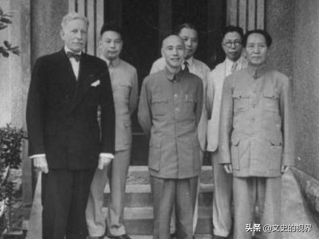 毛主席周总理的贴身警卫，重庆谈判时一个动作，吓得特务不敢上