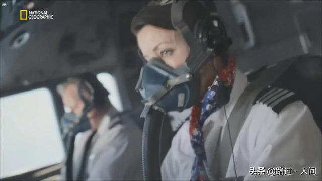 飞机正在高空飞行，窗外惊现一双手臂，西南航空1380班机空难事件