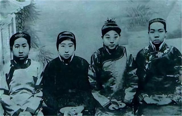 马步芳逃往沙特，看上17岁侄女，威胁堂弟：若不嫁女，全家活不成
