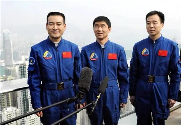 神舟9号的航天员是谁 神舟9号的航天员是谁「神舟十二号航天员」 生活
