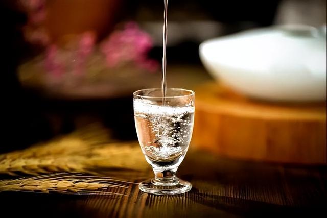 喝红酒，软化血管，还能抗癌？常喝红酒是好是坏？医生说出实情