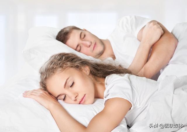 天气变冷，中老年人如何做好护理？做好3方面，过好这个冬天