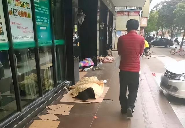干1天耍3天，靠吃挂面、混日结度日，“三和大神”为何如此堕落？
