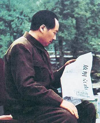 1952年，毛主席得知空军一年军费后，为什么让刘亚楼向他敬个礼？
