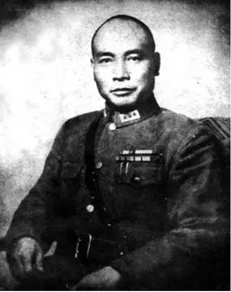 当傅作义起义时，作为兵团司令的石觉极力反对，晚年官至二级上将