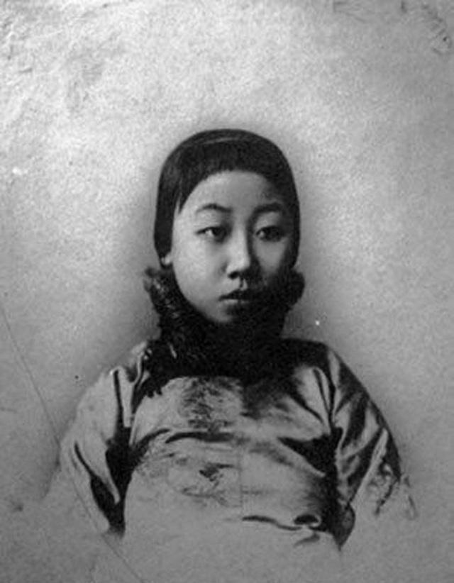 一名沈阳工人的妻子因病去世，世人翻开书信，其身份竟是一代名妓