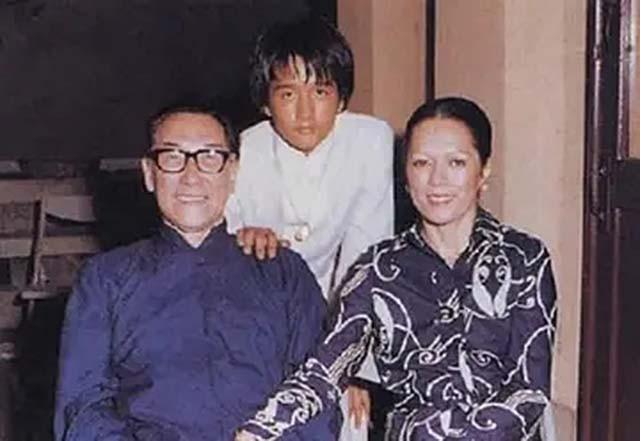 1984年蒋纬国被问及与戴家关系：都是我的亲人，姓蒋姓戴我都愿意