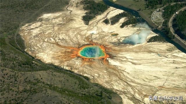 地球上最大的“火药桶”，黄石超级火山有多恐怖？能被核弹引爆吗