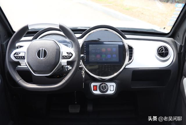 两款适合老年人代步的时尚漂亮的电动车，1万多的价位，你喜欢吗