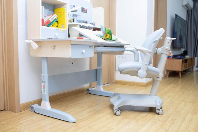 健康与舒适陪伴宝宝一起成长，科贝森儿童学习桌椅套装使用体验