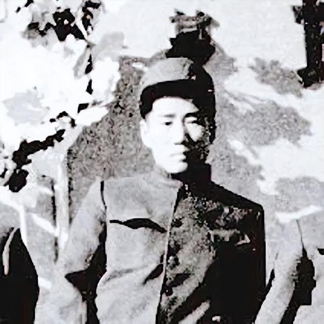 2020年，刘思齐儿子，女儿纪念主席诞辰127周年，表情严肃凝重