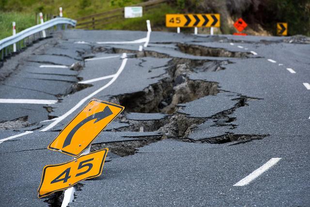 美国地下酝酿大地震？比超级地震更可怕的，是超级火山