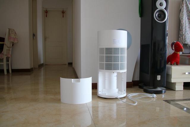 小米推出千元级除湿机新品，超大水箱还带三种智能工作模式