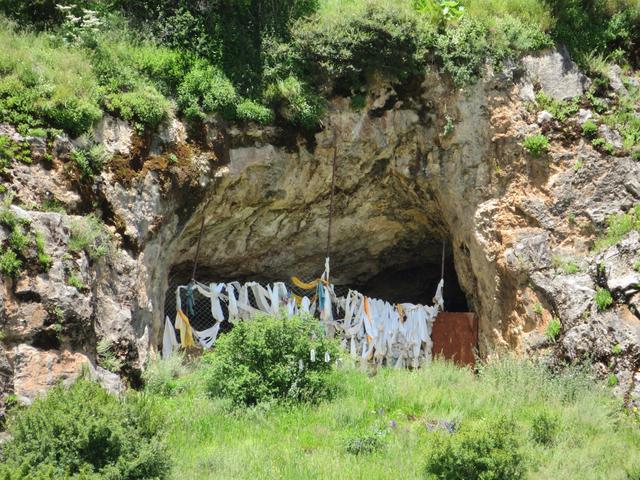 藏在懸崖上的寺廟，1300多年曆史，如今成小衆景點