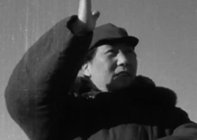 1952年，毛主席得知空军一年军费后，为什么让刘亚楼向他敬个礼？