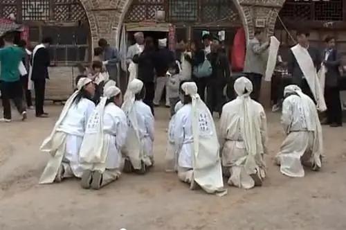 历史是有血缘的，它总会悄悄找到你