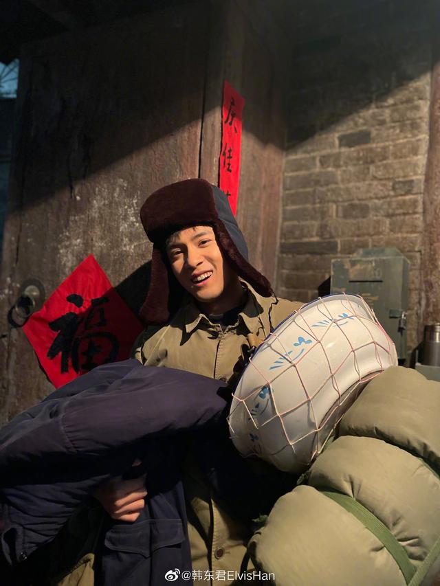 《情满九道弯》杀青，热依扎演北京姑娘，萨日娜出演的母亲有点刁