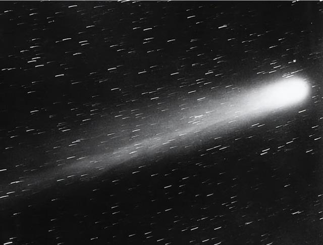 哈雷彗星的“眼泪”，有人视为不祥之兆，却是地球生命的源泉