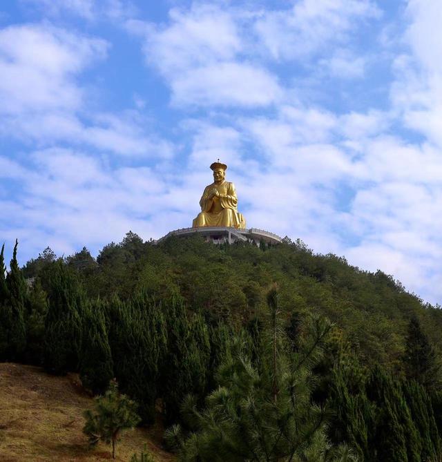 玉佛殿裏喝岩茶，是否不敬