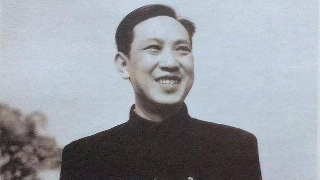 田家英：14岁笔战教授，担任主席秘书18年，为何在被停职后自杀？