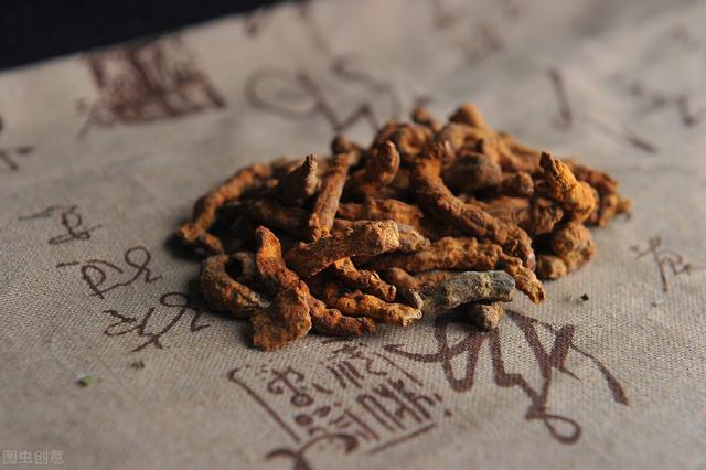 荨麻疹，晚上痒？或是血虚风燥！介绍五味中药帮您止痒