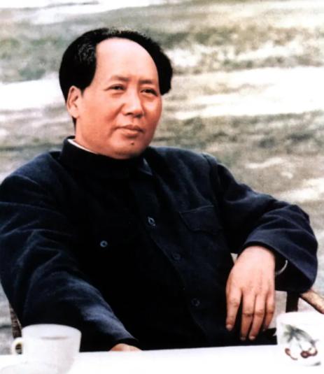 毛主席原配逝世多年，毛氏族谱记载：杨开慧之子毛岸龙作为其子