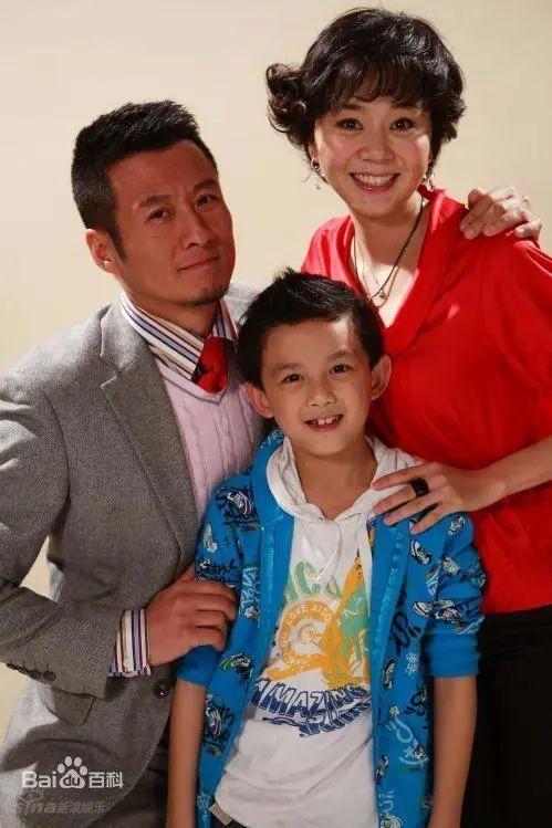 "尔豪"变硬汉,老婆是母亲学生演过《知否》!最红时甘愿为妻子隐退
