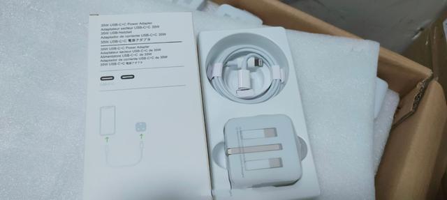 苹果新款充电器实物曝光，支持多部设备同时充电丨价格昂贵