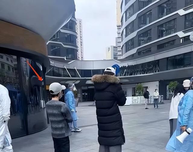 上海疫情下的明星：孙俪蔡少芬互帮互助，郭敬明独自排队做核酸